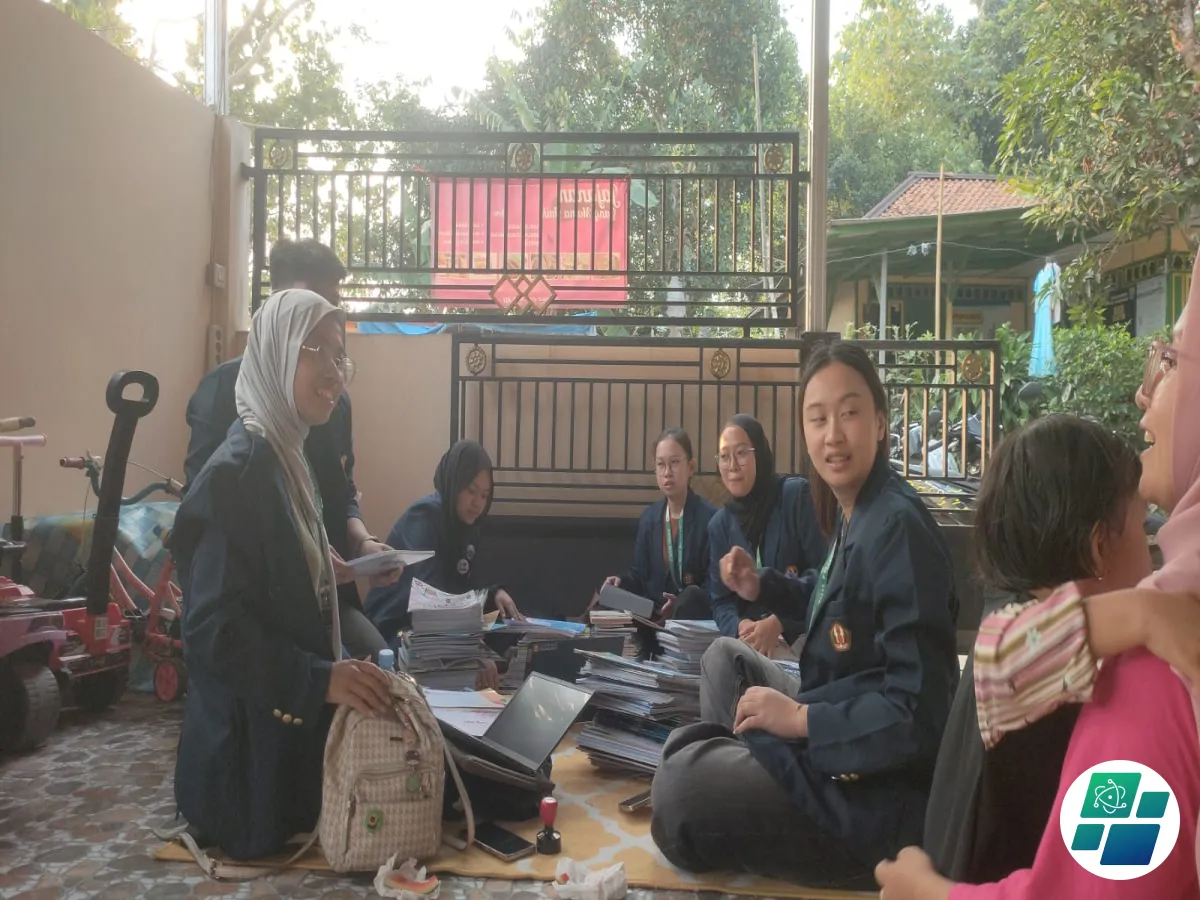Mahasiswa KKN Universitas Padjadjaran Bawa Misi Literasi Informasi ke TBM Nalendra Desa Pusakasari